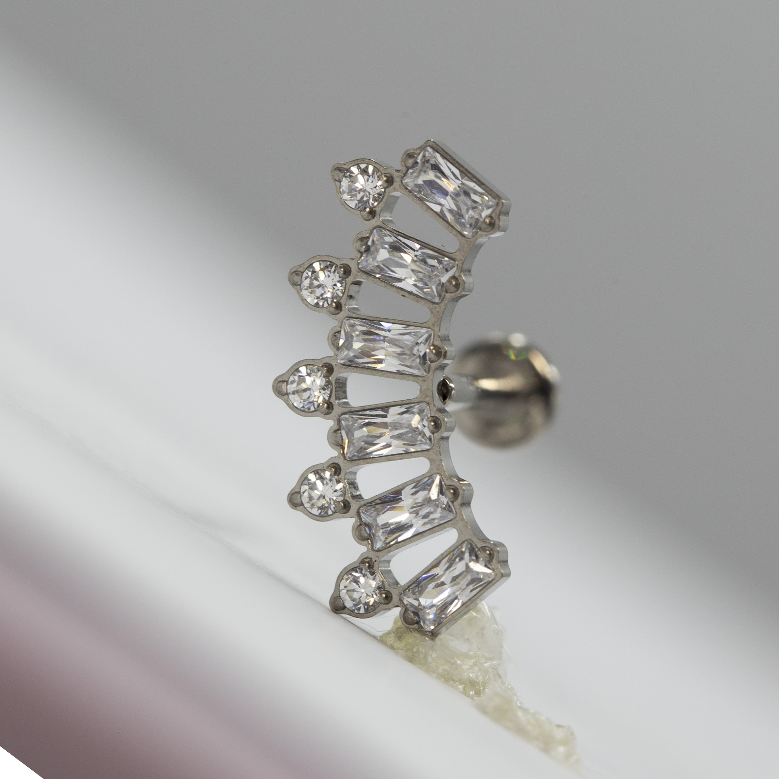 16 جرام زرع الصف التيتانيوم AS - مراجعة Body Jewelry Internally Threaded وسعره
