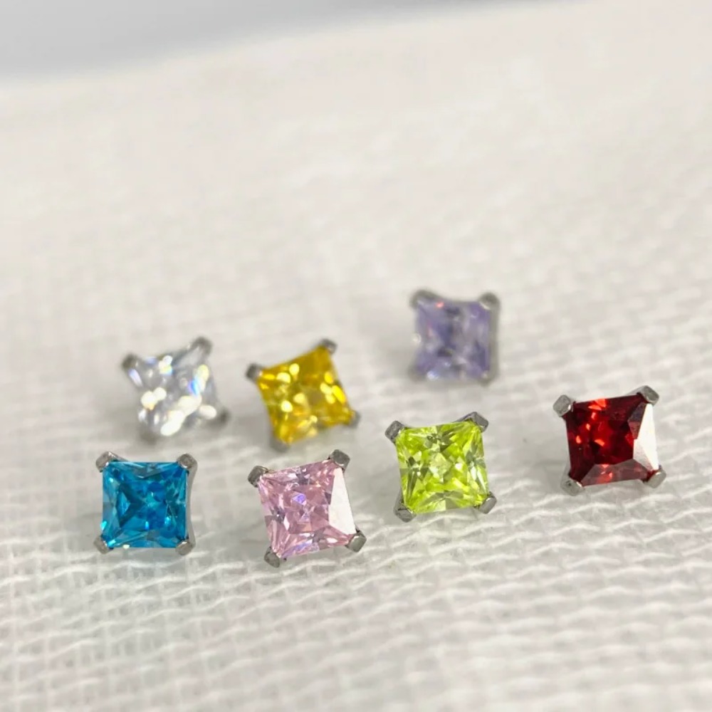 حلقات ثقب الشفاه من التيتانيوم - مراجعة Body Jewelry Internally Threaded وسعره
