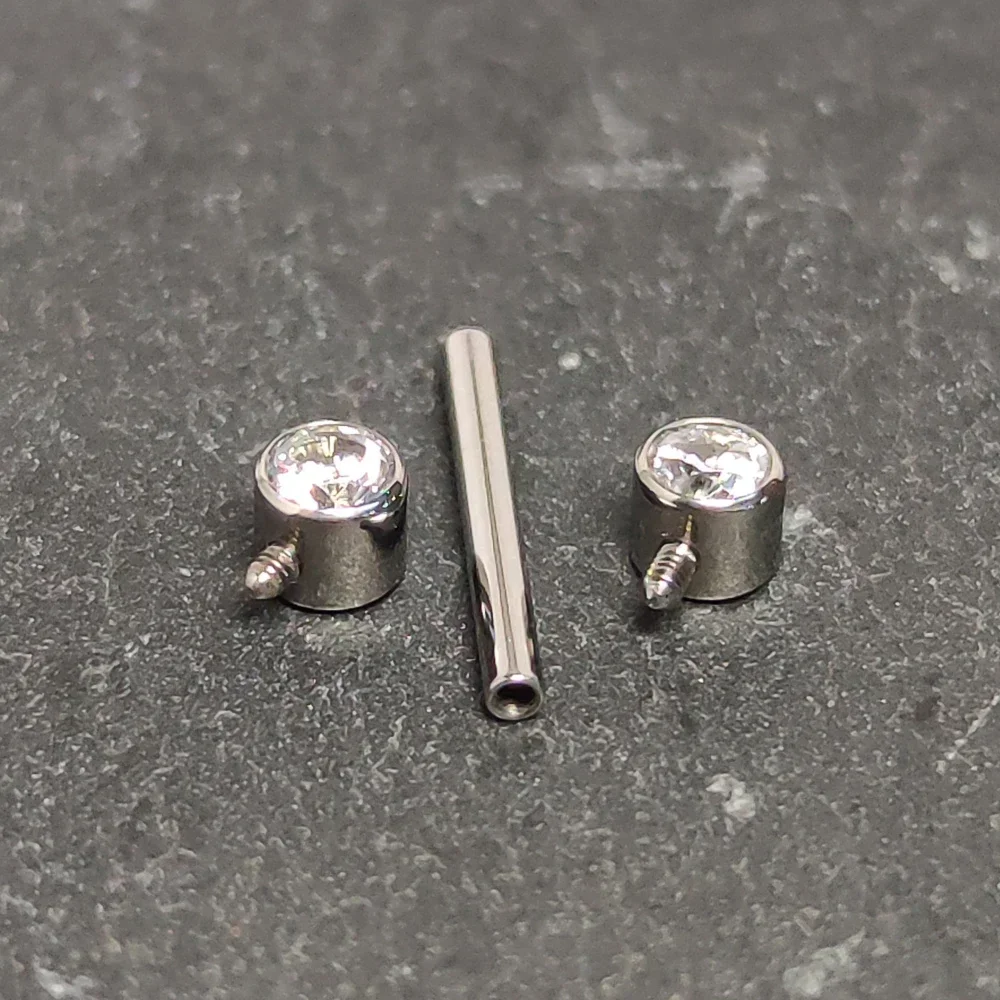 F136 التيتانيوم 14 جرام الزركو - مراجعة Body Jewelry Changing Kit وسعره